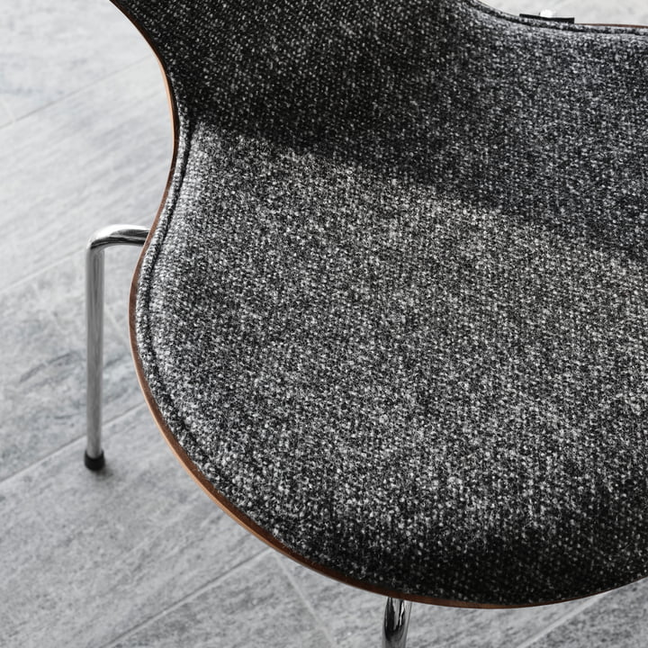 Serie 7, Vanir Granite, braun / Gestell Chrome von Fritz Hansen