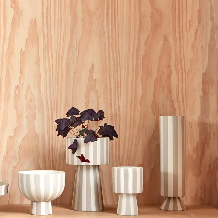 Die gestreifte Toppu Vase von OYOY