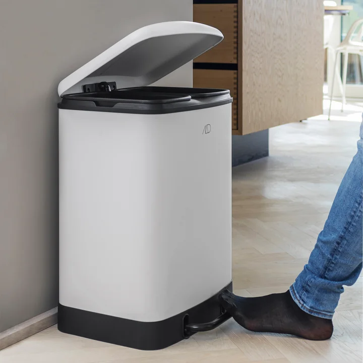 Wonda Duo-Pedaleimer von Mette Ditmer in der Farbe off-white