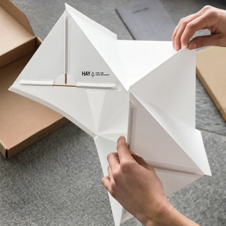 Paper Cube Papier Tischleuchte von HAY