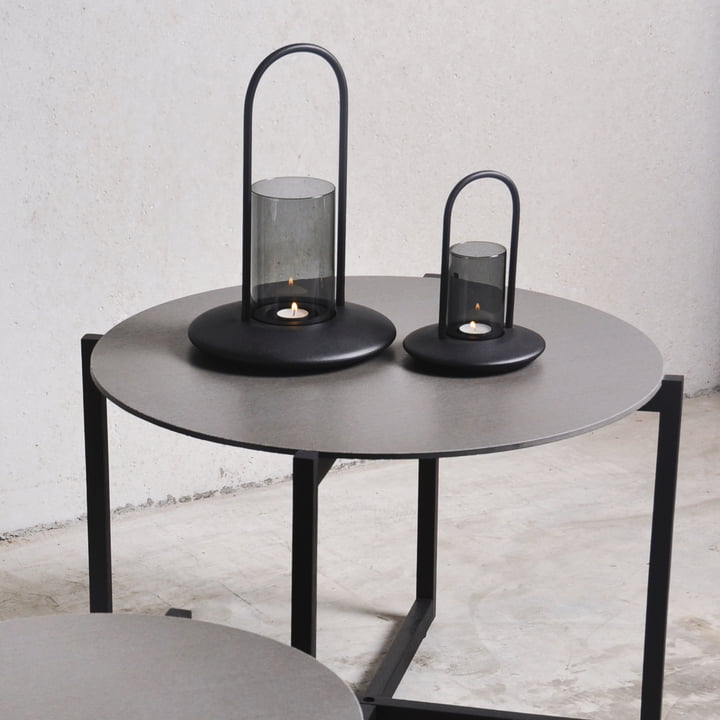 Blaze Windlicht small von Vitra in der Ausführung schwarz / smoke grey