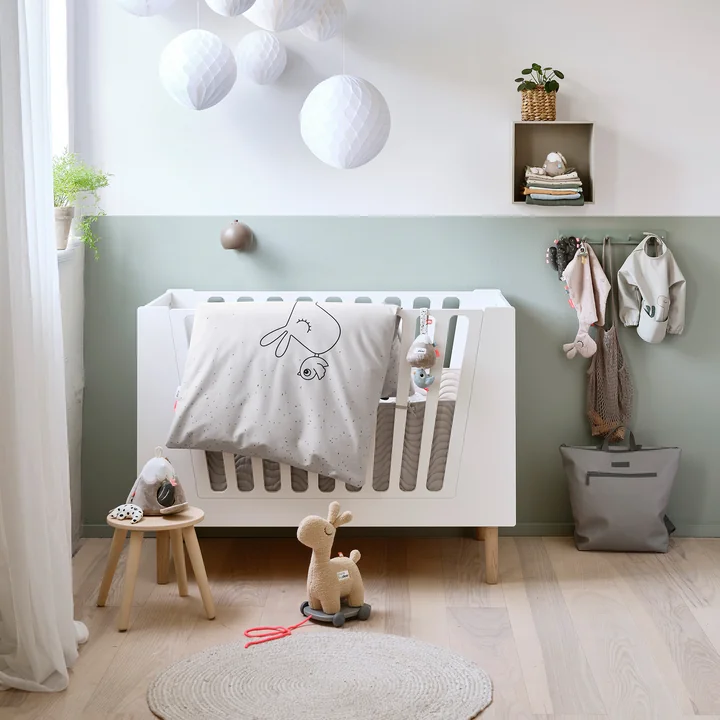 Nachziehtier und Kinderbett von Done by Deer