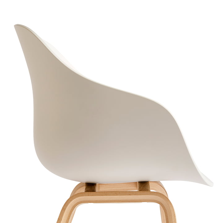 About a Chair AAC 222, Eiche lackiert / melange cream von Hay