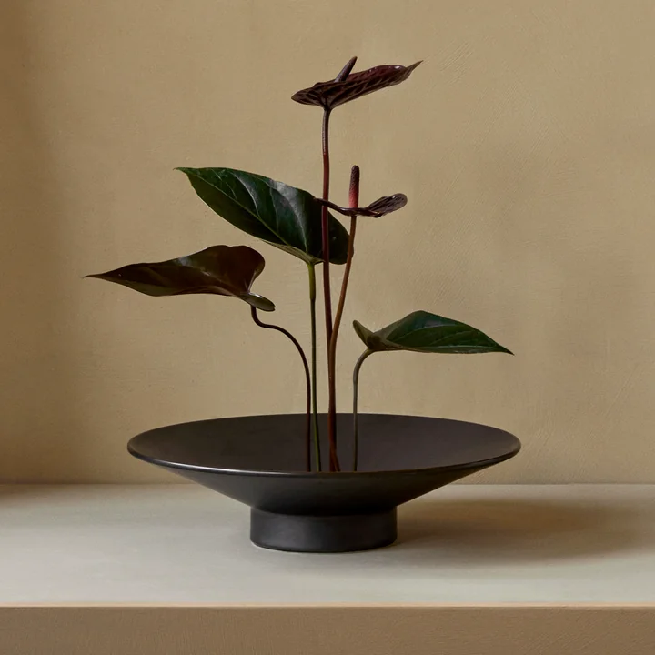 Hana Vase, umbra, H 7 cm von Audo