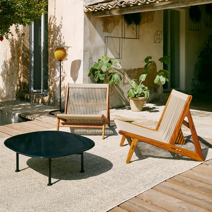 MR01 Outdoor Lounge Stuhl von Gubi in der Ausführung Iroko natur / Sunfire Melange beige sand