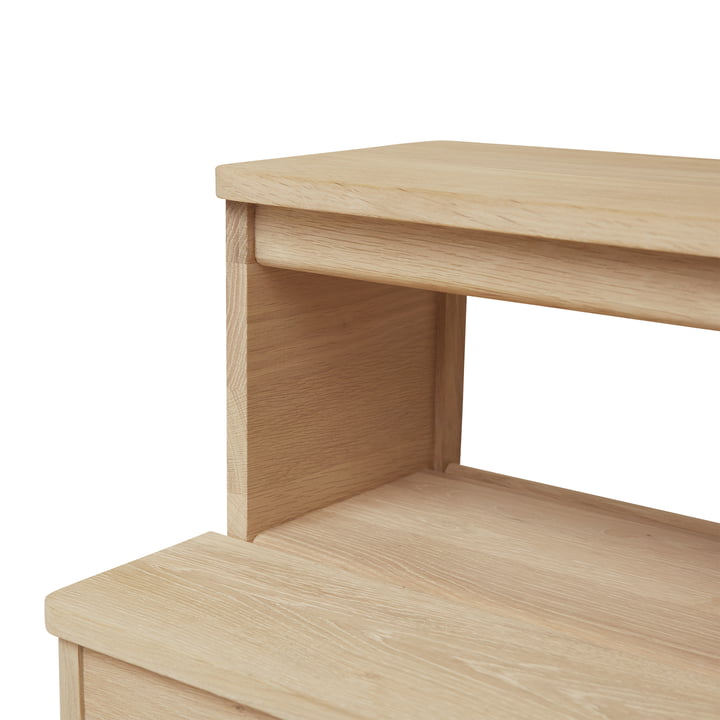 A Line Tritthocker von Form & Refine