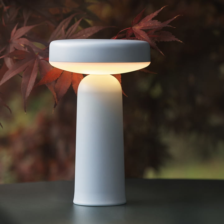 Ease Portable LED Outdoor Akkuleuchte von Muuto in der Farbe hellblau