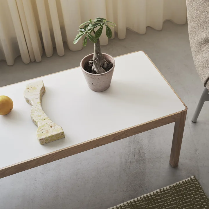 Workshop Couchtisch von Muuto in der Ausführung grau linoleum