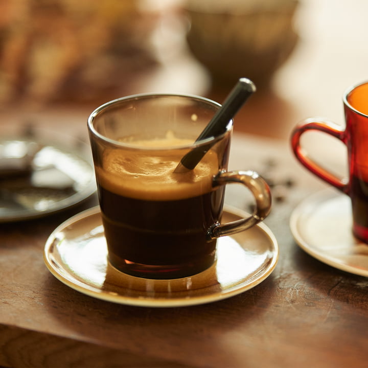 70's Kaffeebecher, mud brown und 70's Big Sur Untertasse von HKliving