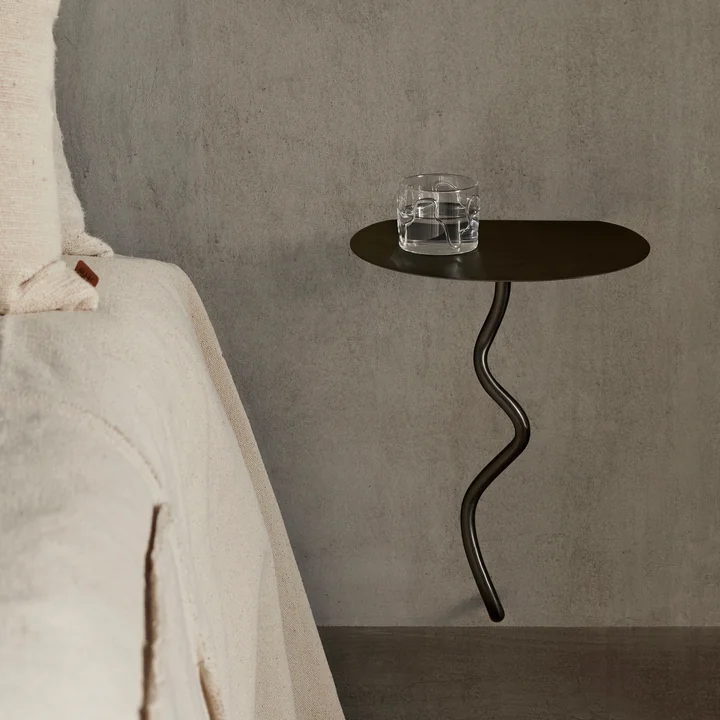 Ferm Living - Curvature Wandtisch, Messing schwarz