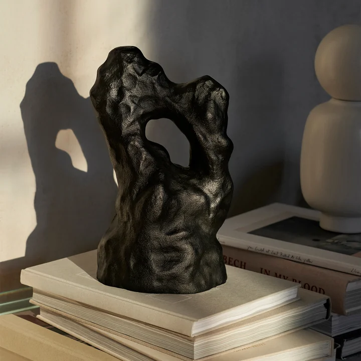 Ferm Living - Grotto Skulptur, schwarz