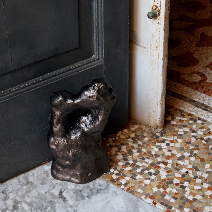 Ferm Living - Grotto Skulptur, schwarz