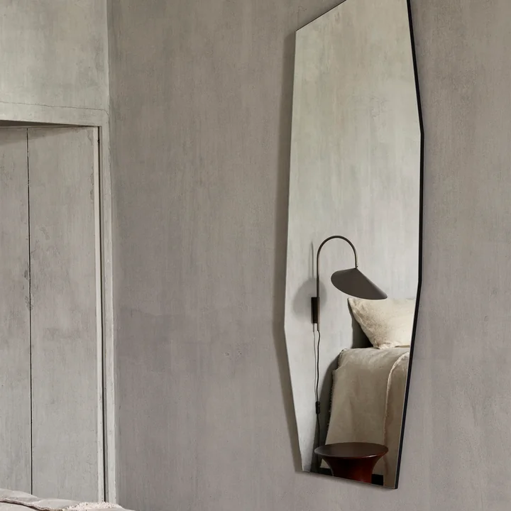 Shard Spiegel von Ferm Living in der Farbe schwarz