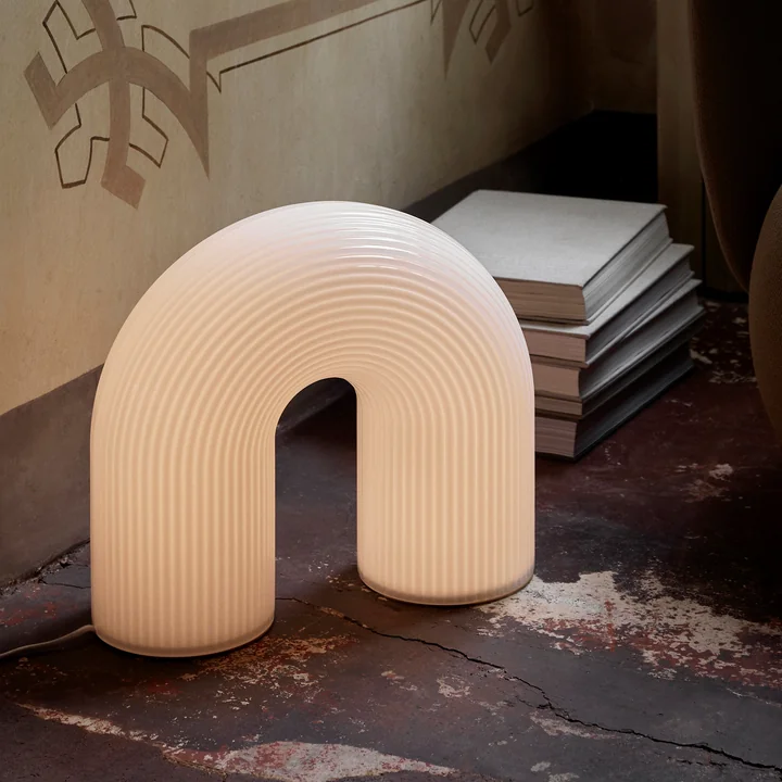 Vuelta LED Stehleuchte Ferm Living in der Farbe weiss