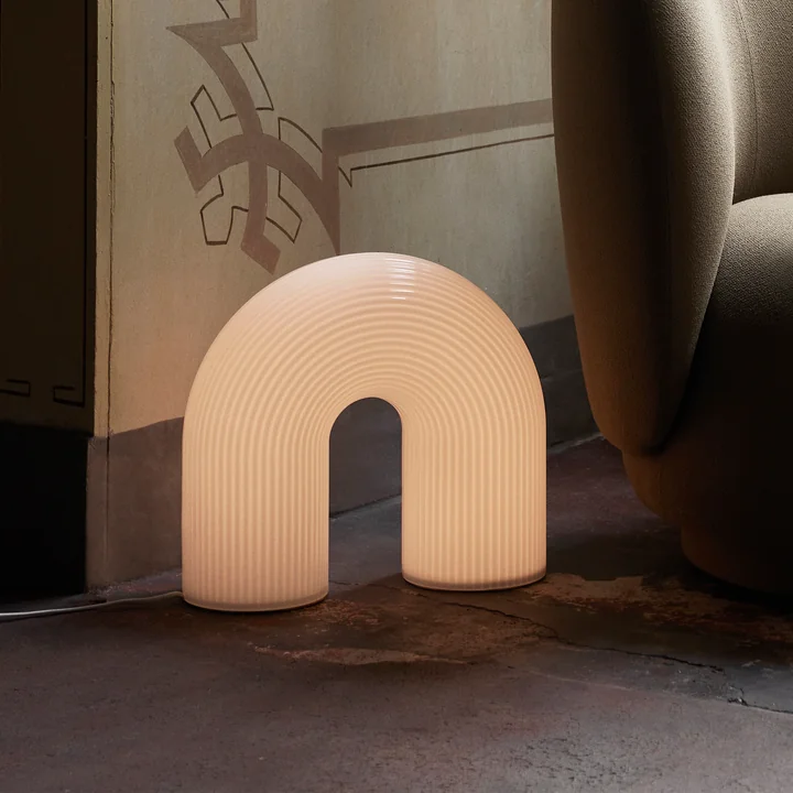 Vuelta LED Stehleuchte Ferm Living in der Farbe weiss