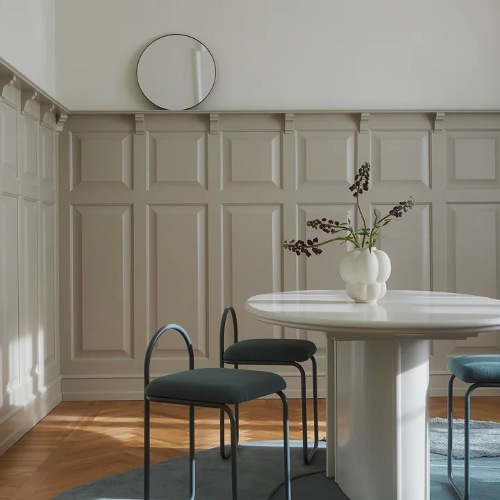 Die UVA Vase von AYTM in der Frage creme