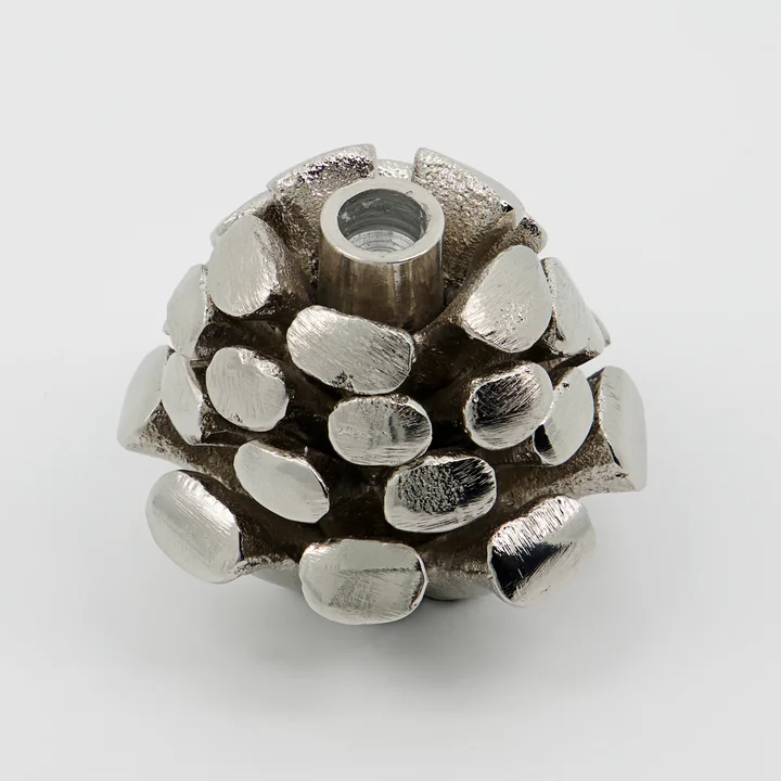 Pine Cone Kerzenständer von House Doctor in der Ausführung antik-silber