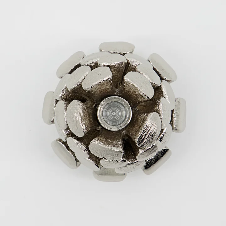 Pine Cone Kerzenständer von House Doctor in der Ausführung antik-silber