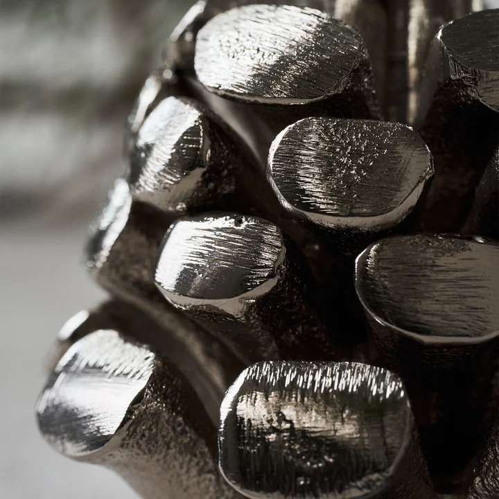 Pine Cone Kerzenständer von House Doctor in der Ausführung antik-silber