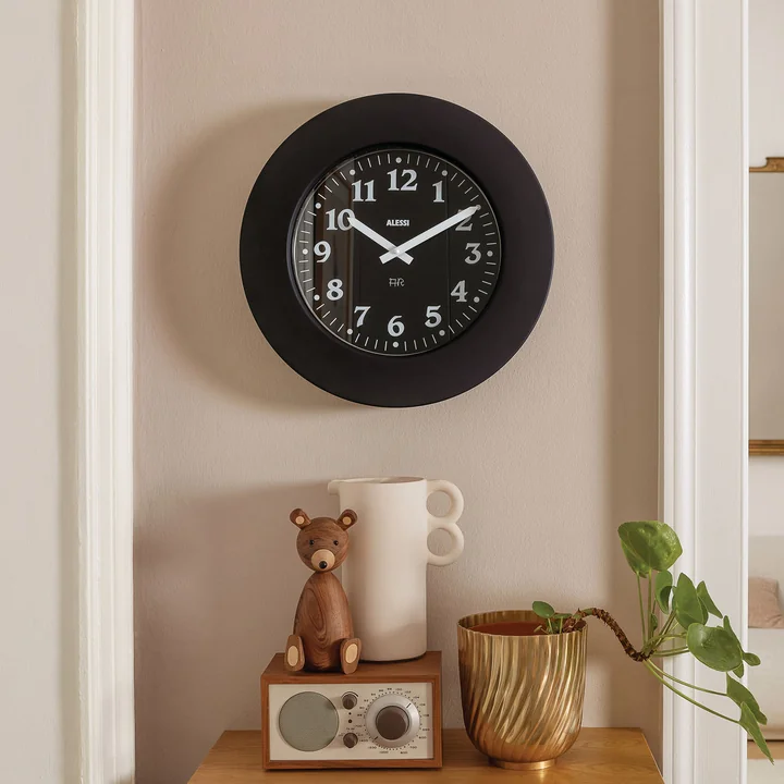 Momento Wanduhr von Alessi in der Farbe schwarz