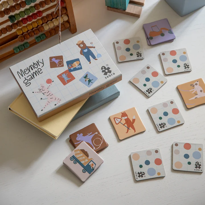 Memory in einer Holzbox, Toes / Builders, mehrfarbig von Sebra