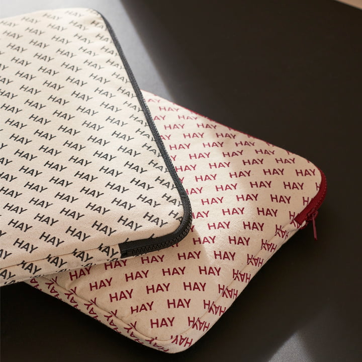 HAY Logo Laptop Cover von Hay in der Farbe burgundy und schwarz