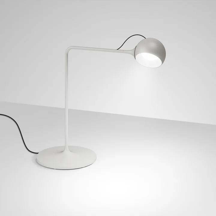 IXA LED Schreibtischleuchte von Artemide