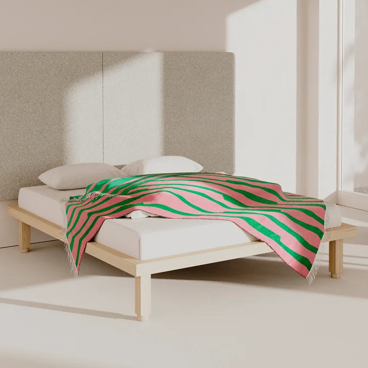 OUT Objekte unserer Tage - Kaya Bett, Esche gewachst mit Weisspigment