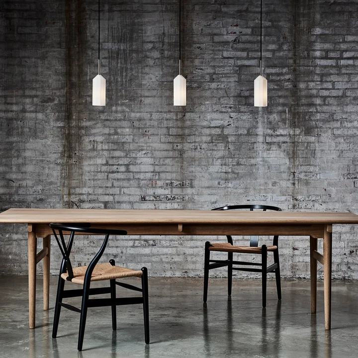 Pliverré Pendelleuchte von Le Klint in schwarz / weiss