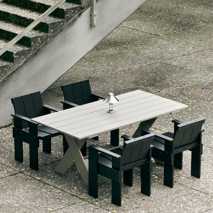 Crate Dining Table, london fog von Hay