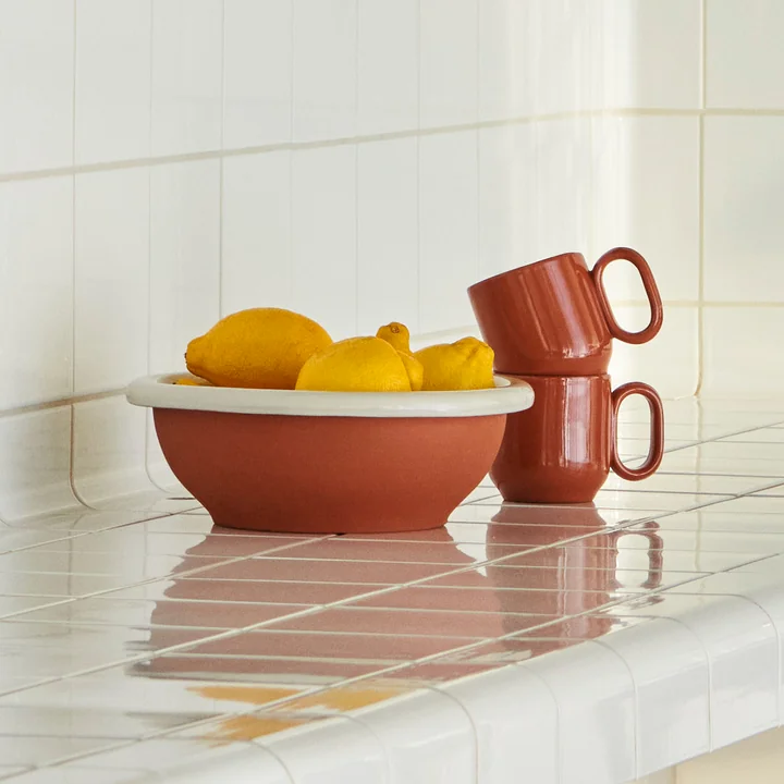 Barro Becher mit Henkel / Salatschüssel von HAY