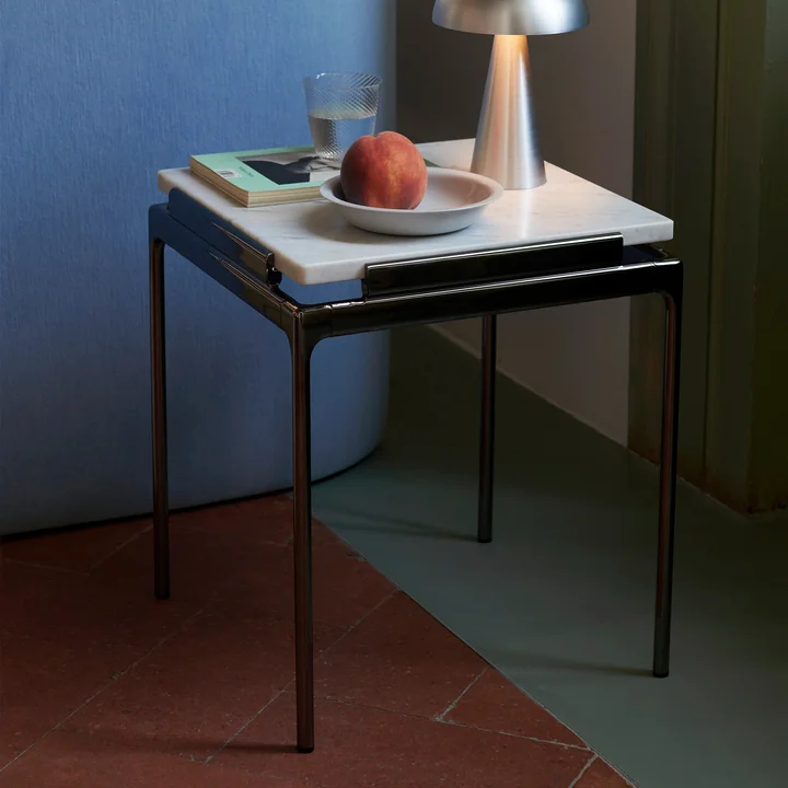 Sett Side Table LN11, Bianco Carrara / Chrom dunkel von &Tradition