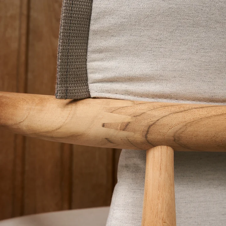 Embrace Gartenarmlehnstuhl, Teak unbehandelt von Carl Hansen