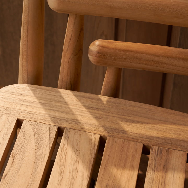 Embrace Gartenarmlehnstuhl, Teak unbehandelt von Carl Hansen