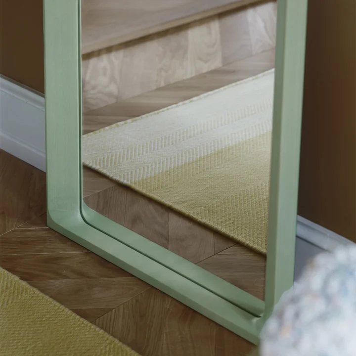 Arced Spiegel, hellgrün von Muuto