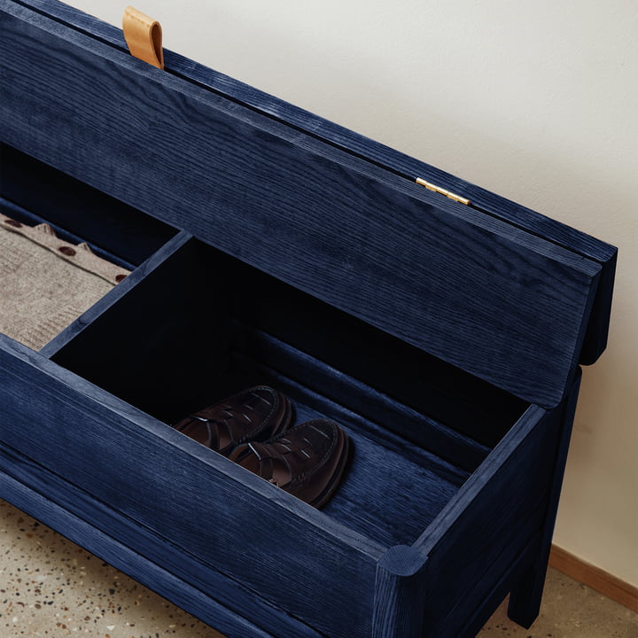 A Line Truhenbank 111,5 cm, indigo blue (Special Edition) von Form & Refine