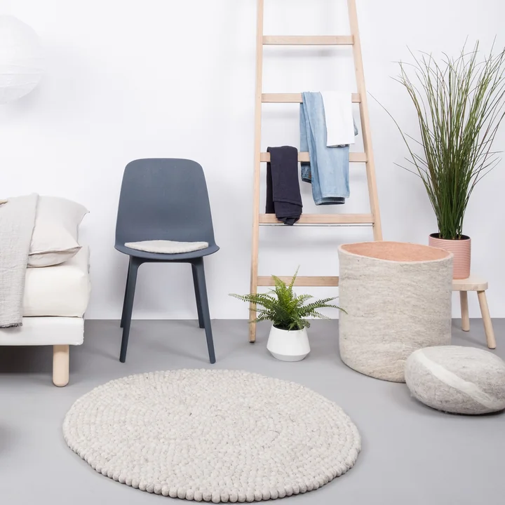 myfelt-Bela-Filzkugelteppich-rund-Lifestyle-3