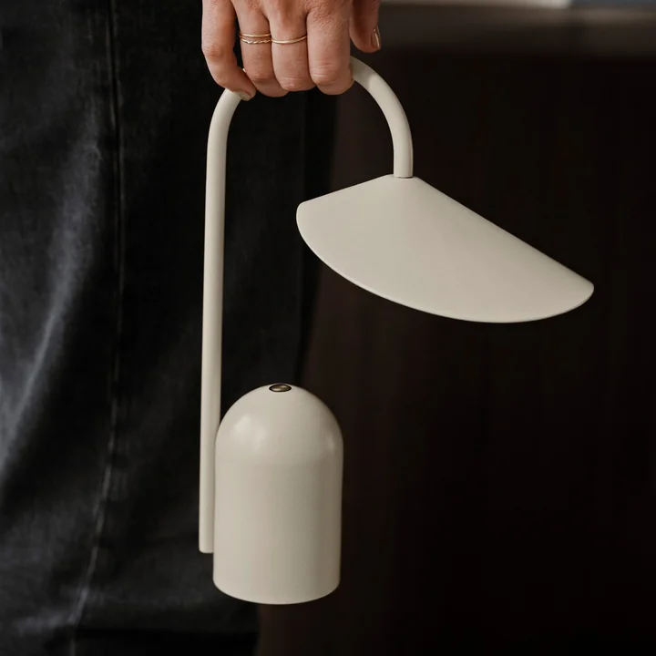 Arum Akku LED-Tischleuchte, cashmere von Ferm Living