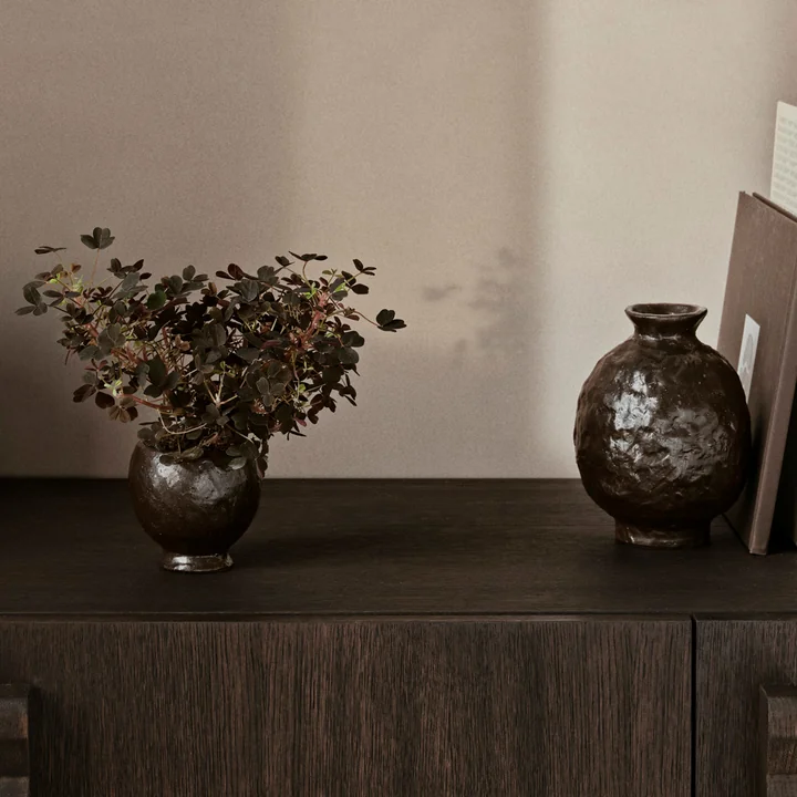 Doro Becher und Vase, coffee von Ferm Living