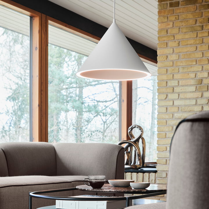 Annular LED Pendelleuchte und Mono Dining Stuhl von Woud