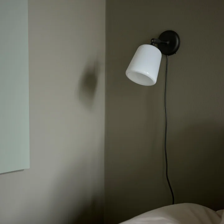 New Works - Material New Editions Wandleuchte Opalglas / 13 x 23 x 18 cm