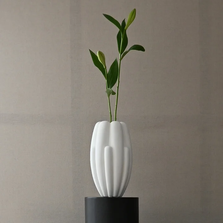 101 Copenhagen - Bloom Vase, mini, knochenweiss