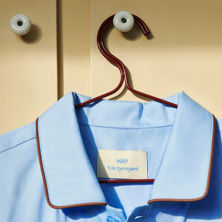 Colour Kleiderbügel, maroon red von HAY