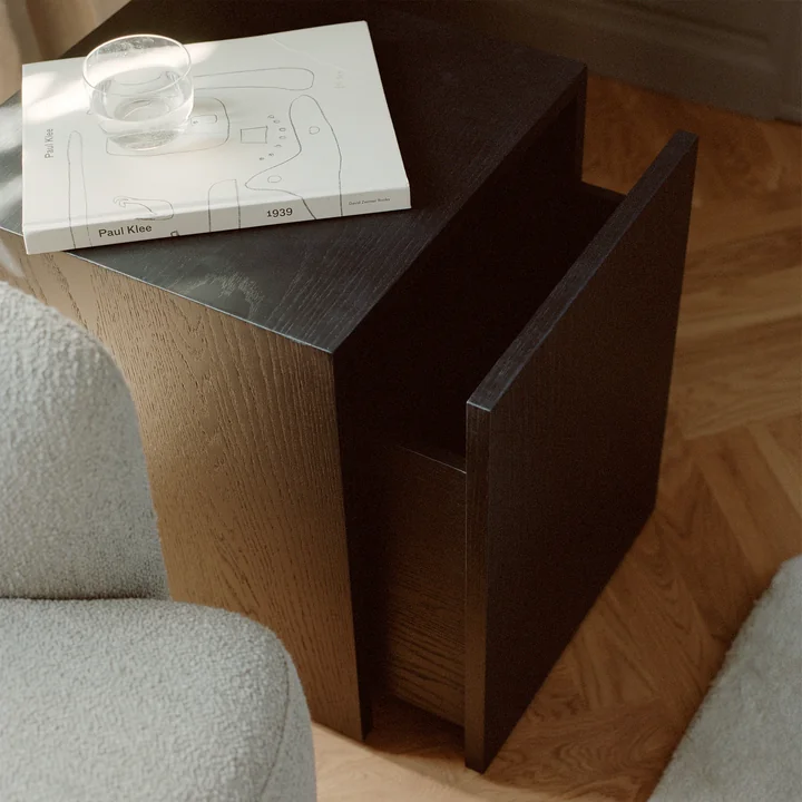 New Works - Mass Beistelltisch mit Schublade, eiche schwarz