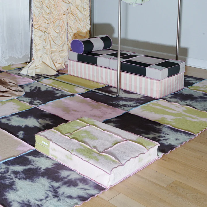 Floor Pouf, marble achillea von Juslin Maunula
