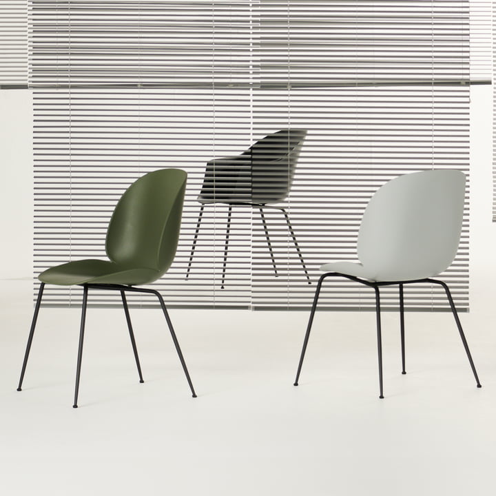 Gubi - Beetle Dining Chair, Conic Base schwarz / fern green