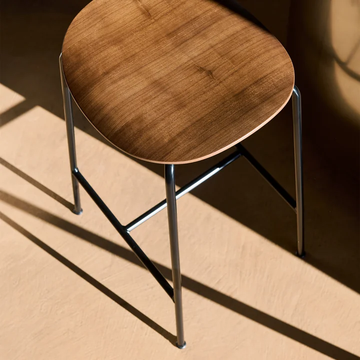 &Tradition - Pavilion AV37 Barhocker, H 68 cm, Walnuss 