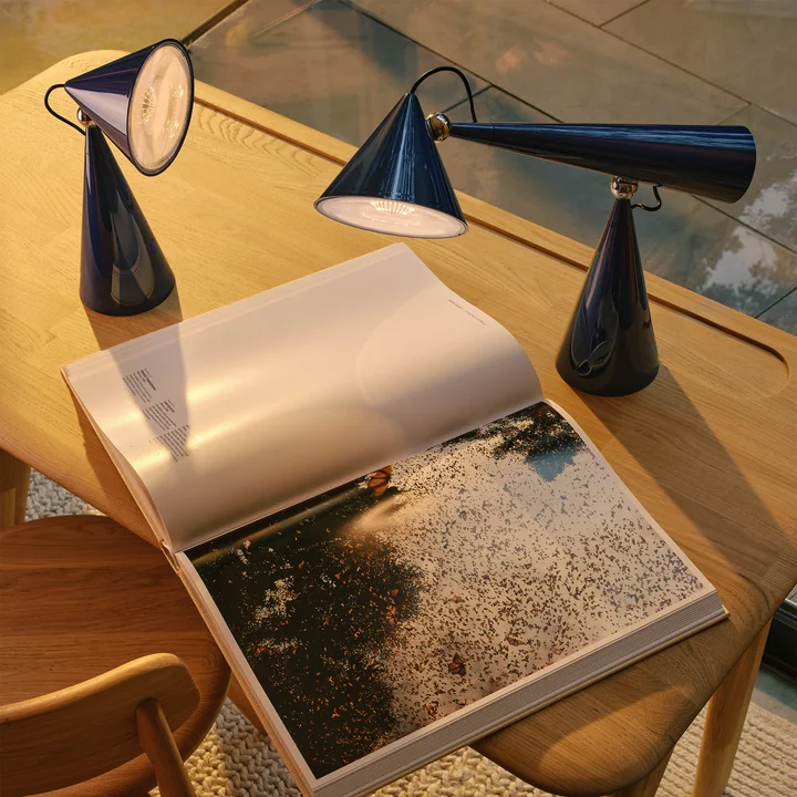 Tom Dixon - Pose Task LED Tischleuchten und LED Tischleuchten, indigo