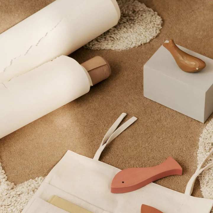 Ferm Living - Harbour Aufbewahrungsbox Fisch, H 15 x 14,5 cm, mist blue / aged gold