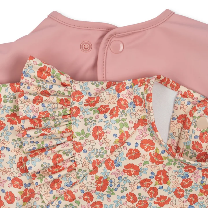 Konges Sløjd - Lätzchen mit Ärmeln und Rüschen, kalkua / bridal rose (2-er Set)